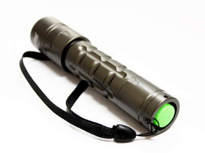 Cree U2强光手电Uniquefire C108S 特价热销，家居保电子品质之选